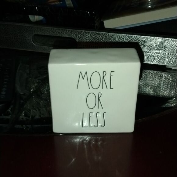 Rae Dunnn  - Picture 2 of 3